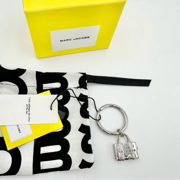 MARC JACOBS “The Tote Bag” Bag Charm, NWT - Picture 1 of 2